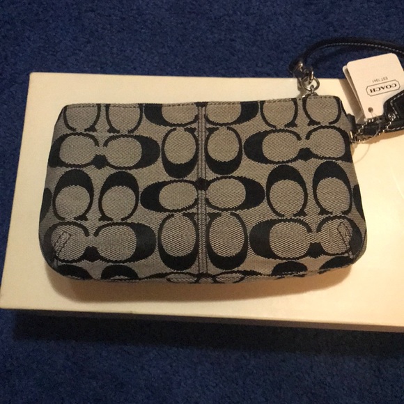 NWT Coach Wristlet - Picture 7 of 8